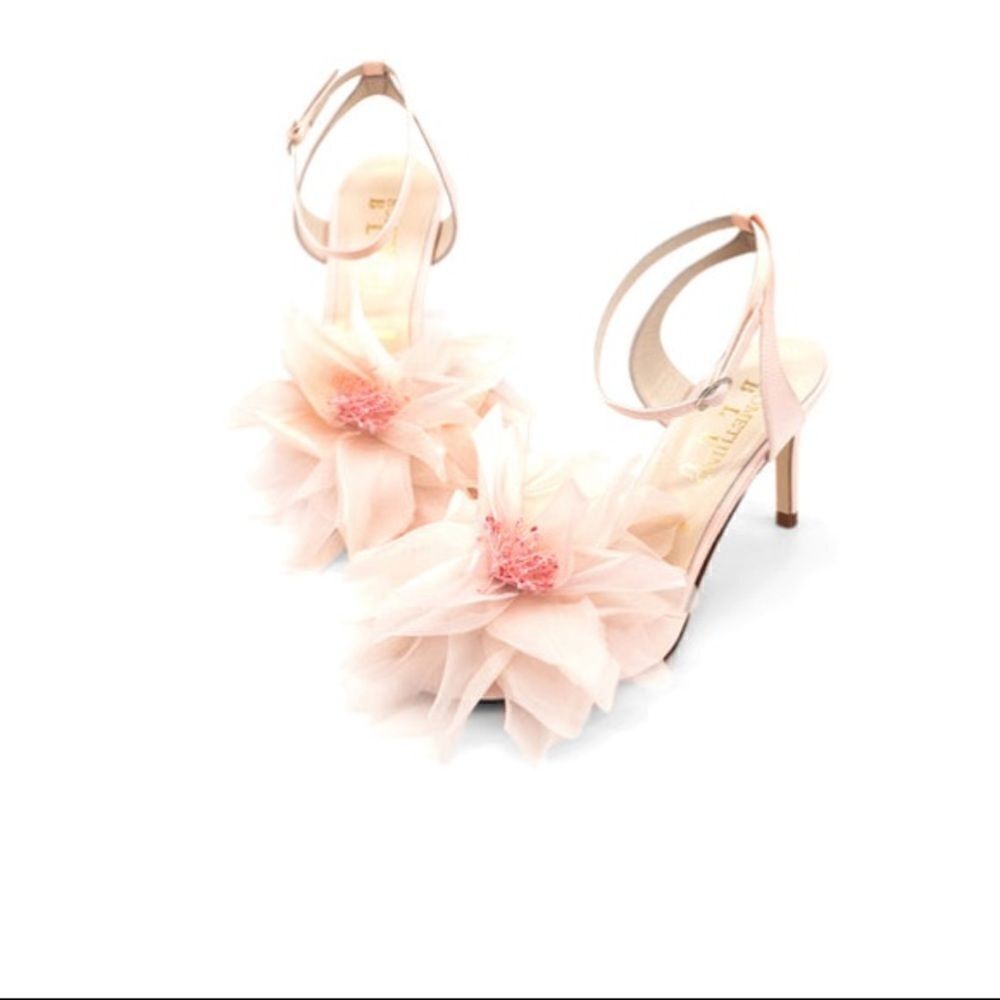 WOMEN’S EVERLASTING FLOWER EMBELLISHED SANDAL